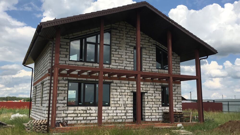 Установка нестандартных окон в коттедже
